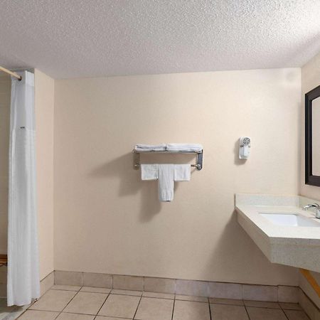 Super 8 By Wyndham Fort Mitchell Cincinnati Area מראה חיצוני תמונה