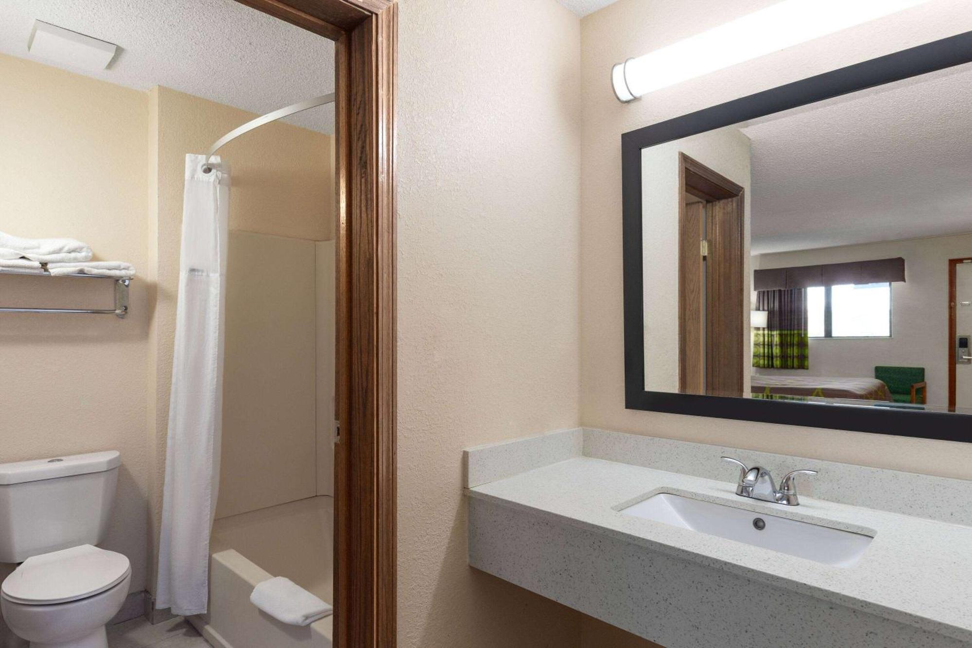 Super 8 By Wyndham Fort Mitchell Cincinnati Area מראה חיצוני תמונה